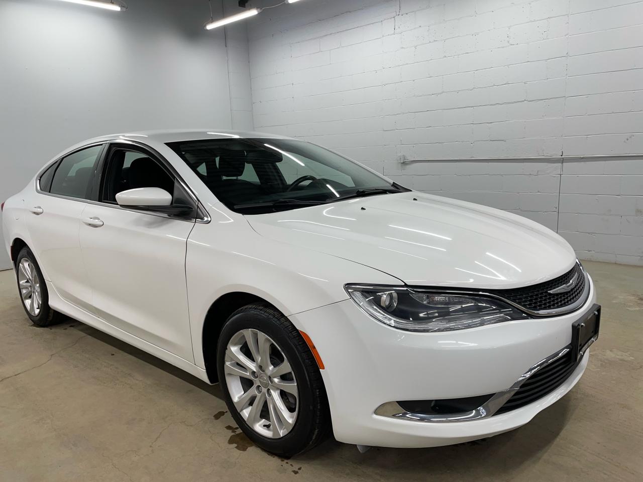 2015 Chrysler 200 Limited Photo23