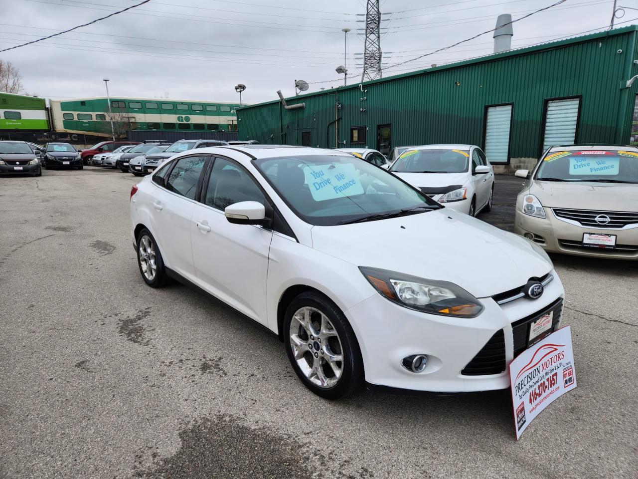 Used 2013 Ford Focus Titanium ** SUNROOF / CAM / NAV / LEATHER SEATS** for sale in Burlington, ON