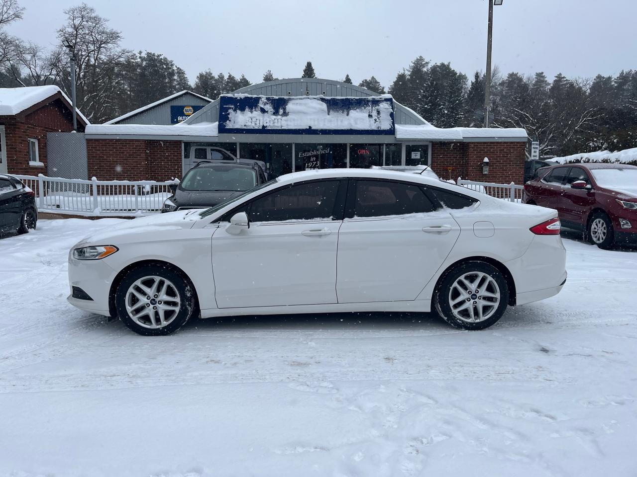 2016 Ford Fusion 4dr Sdn SE FWD
