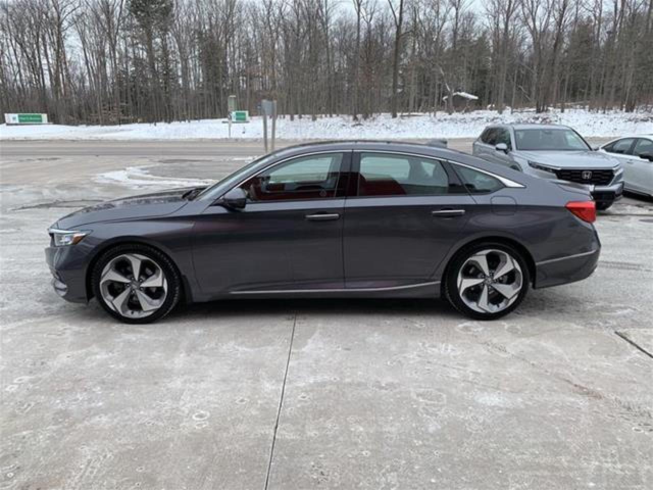 2019 Honda Accord Touring 2.0T Photo4