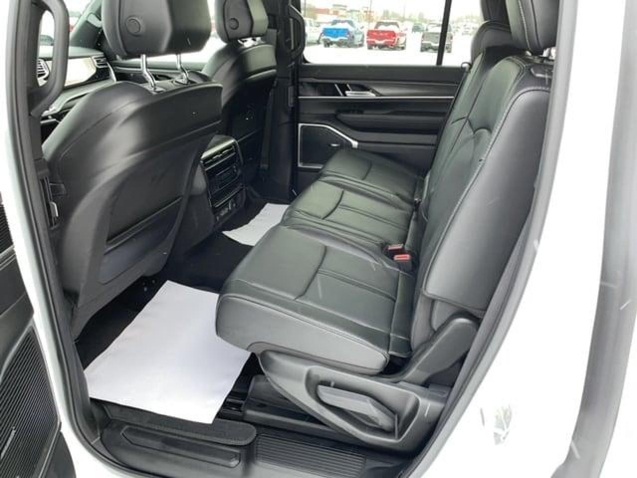 2023 Jeep Wagoneer Series II Photo4