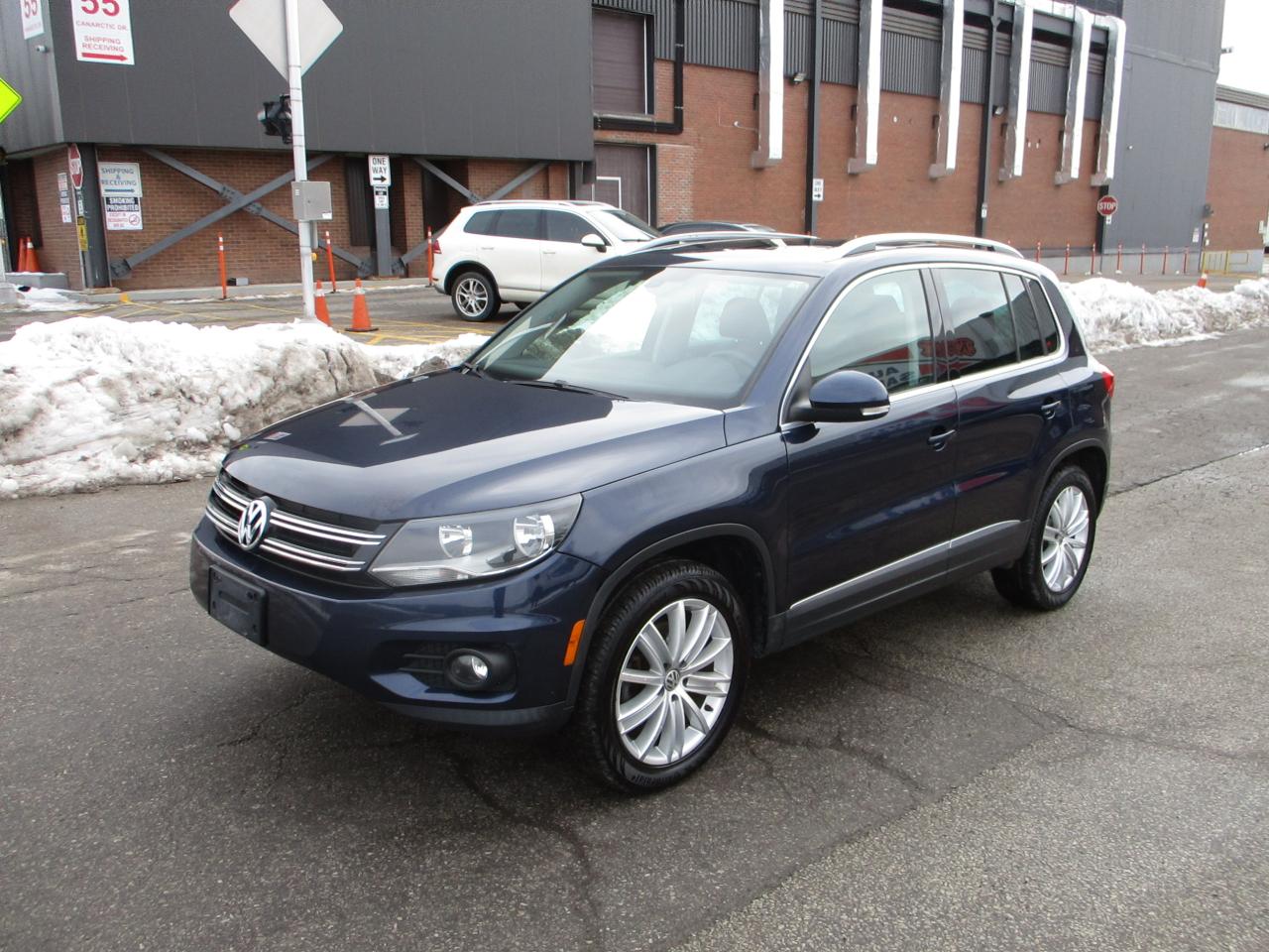 2016 Volkswagen Tiguan Highline ~ 4MOTION ~ PANO ROOF ~ NAV ~ WINTER TIRE - Photo #1