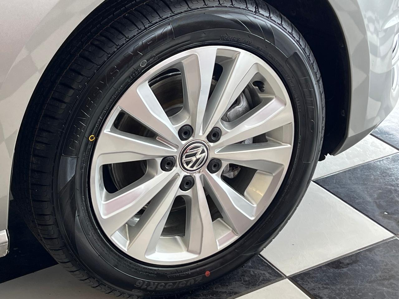 2017 Volkswagen Golf COMFORTLINE+Leather+Roof+New Tires+CLEAN Carfax - Photo #58