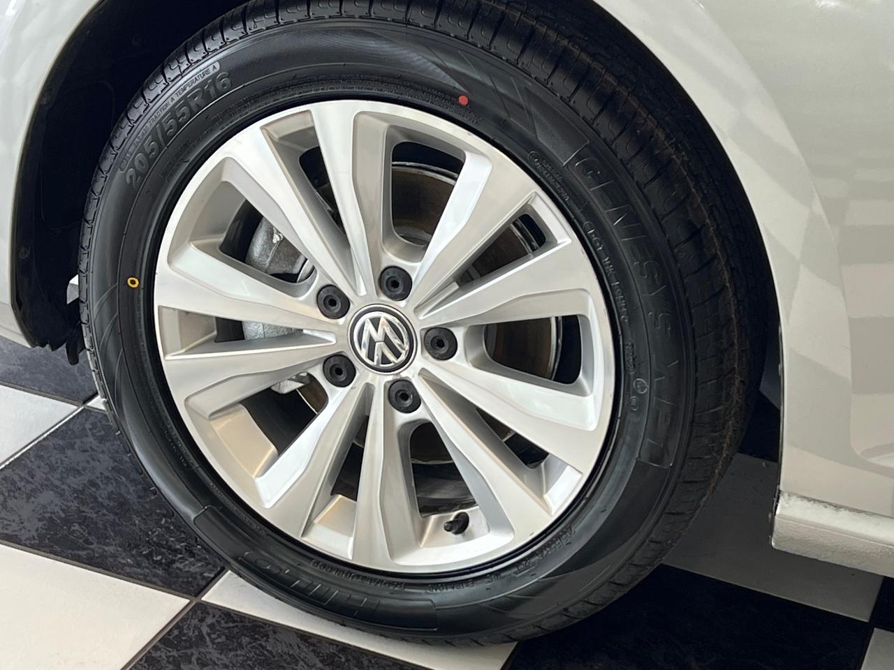 2017 Volkswagen Golf COMFORTLINE+Leather+Roof+New Tires+CLEAN Carfax - Photo #55