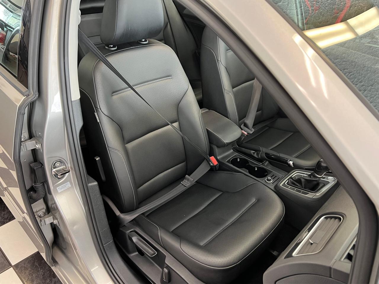 2017 Volkswagen Golf COMFORTLINE+Leather+Roof+New Tires+CLEAN Carfax - Photo #23