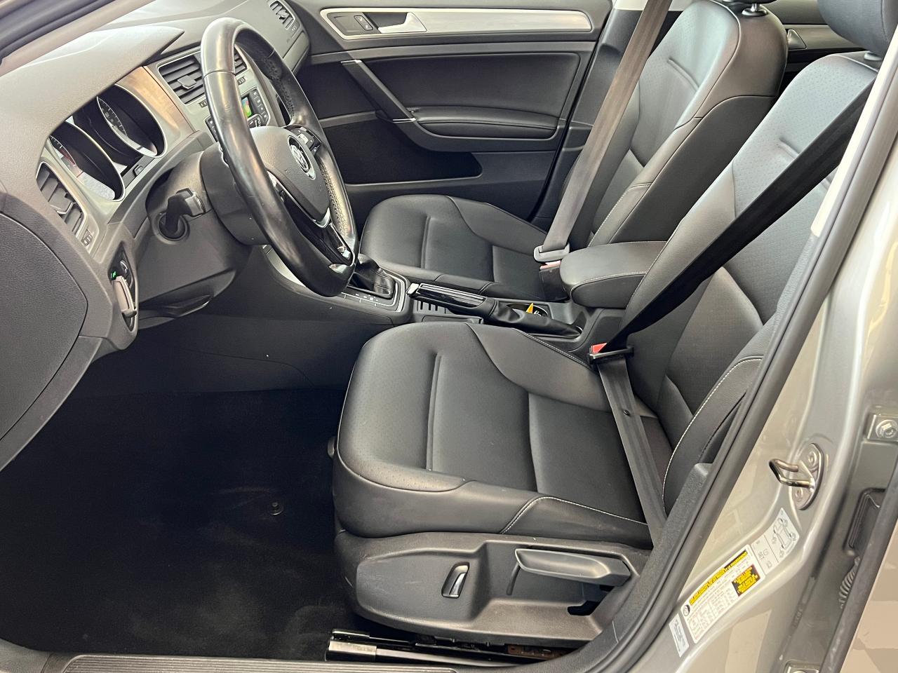 2017 Volkswagen Golf COMFORTLINE+Leather+Roof+New Tires+CLEAN Carfax - Photo #19