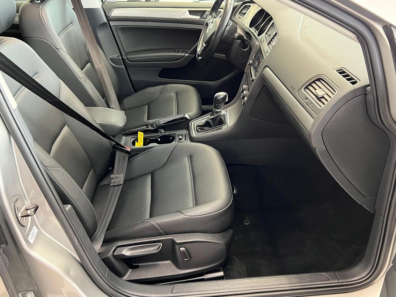 2017 Volkswagen Golf COMFORTLINE+Leather+Roof+New Tires+CLEAN Carfax - Photo #22