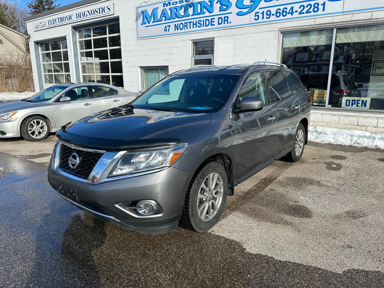 2016 Nissan Pathfinder SV - Photo #1