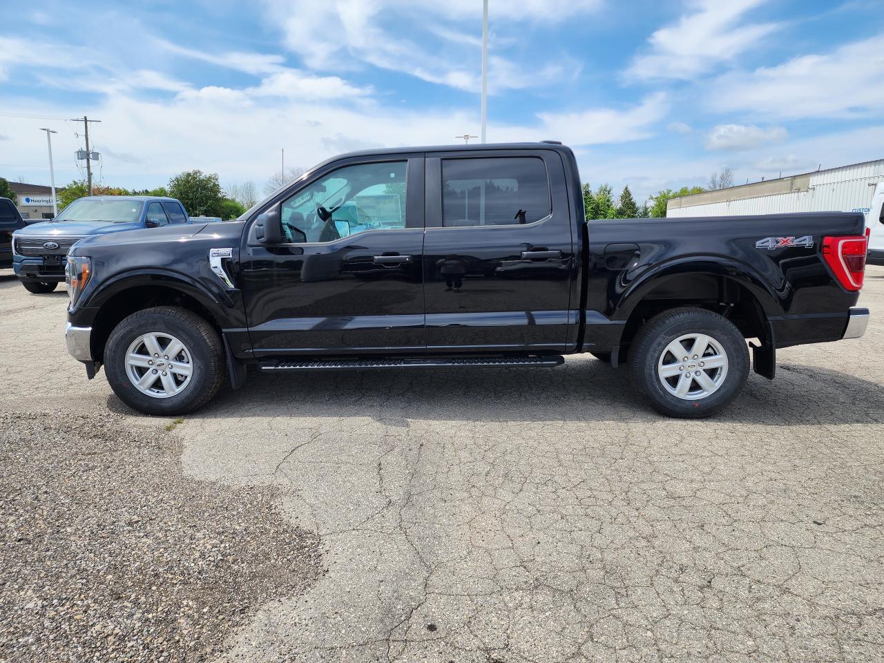2023 Ford F-150 XLT Photo0