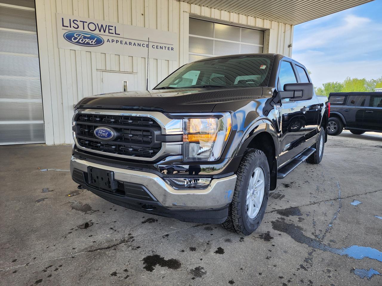 2023 Ford F-150 XLT | 145" | 300A Photo0