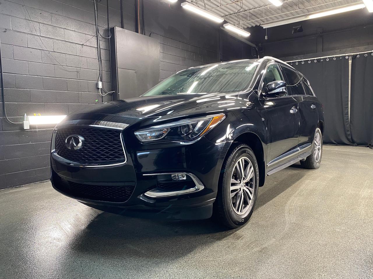 2019 Infiniti QX60 LUXE AWD / Clean CarFax / Leather - Photo #1
