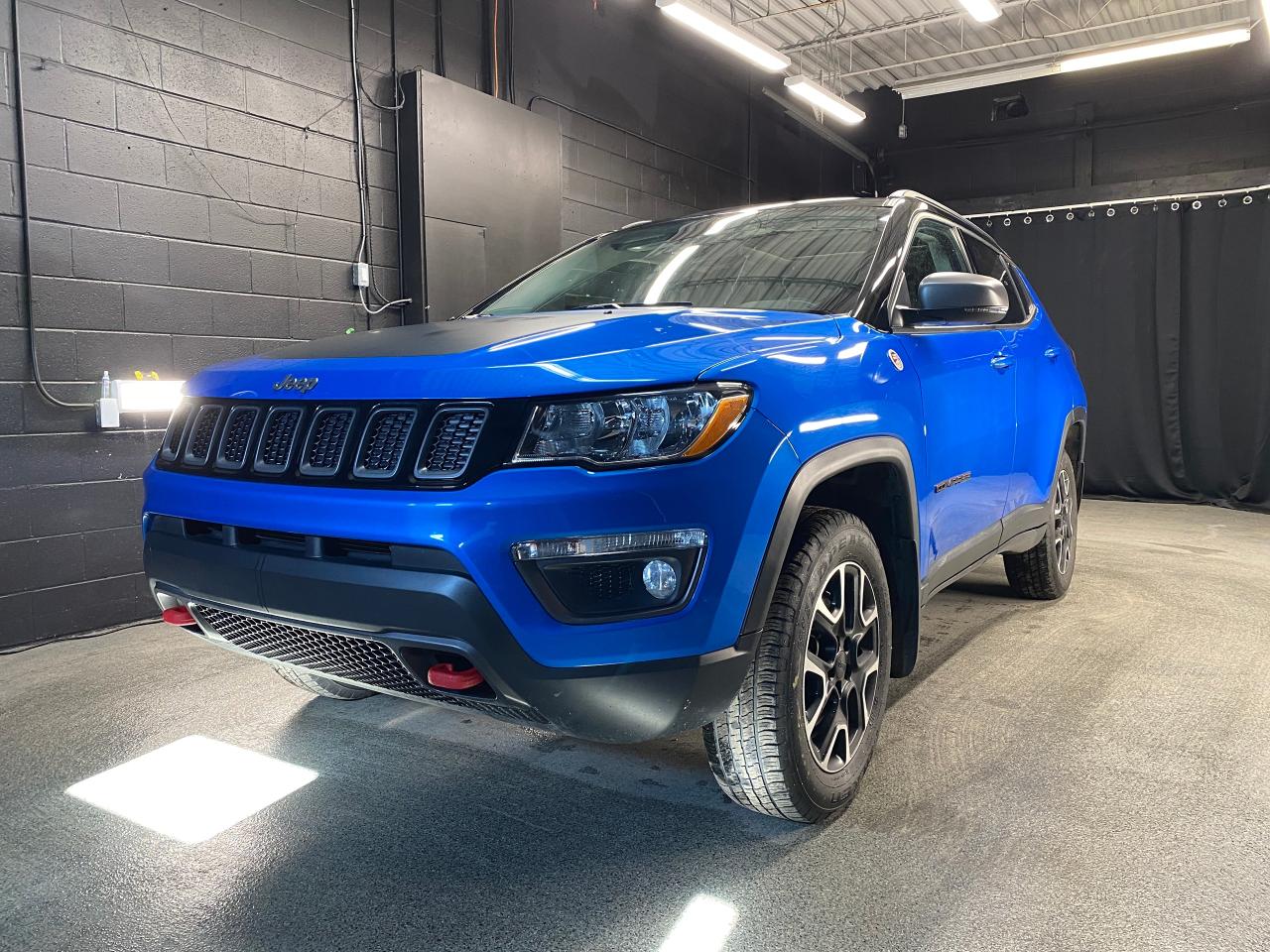 2021 Jeep Compass Trailhawk 4x4 / Clean CarFax / NAV / Pano Roof - Photo #1