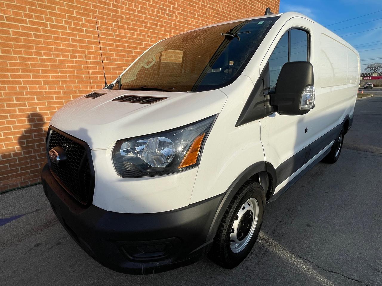 2021 Ford Transit T-150 130" Low Rf 8670 GVWR RWD Photo4