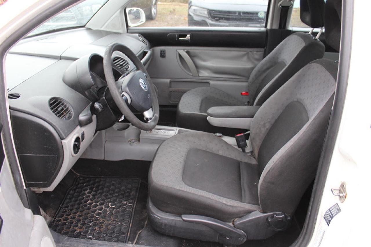 2001 Volkswagen New Beetle  Photo4