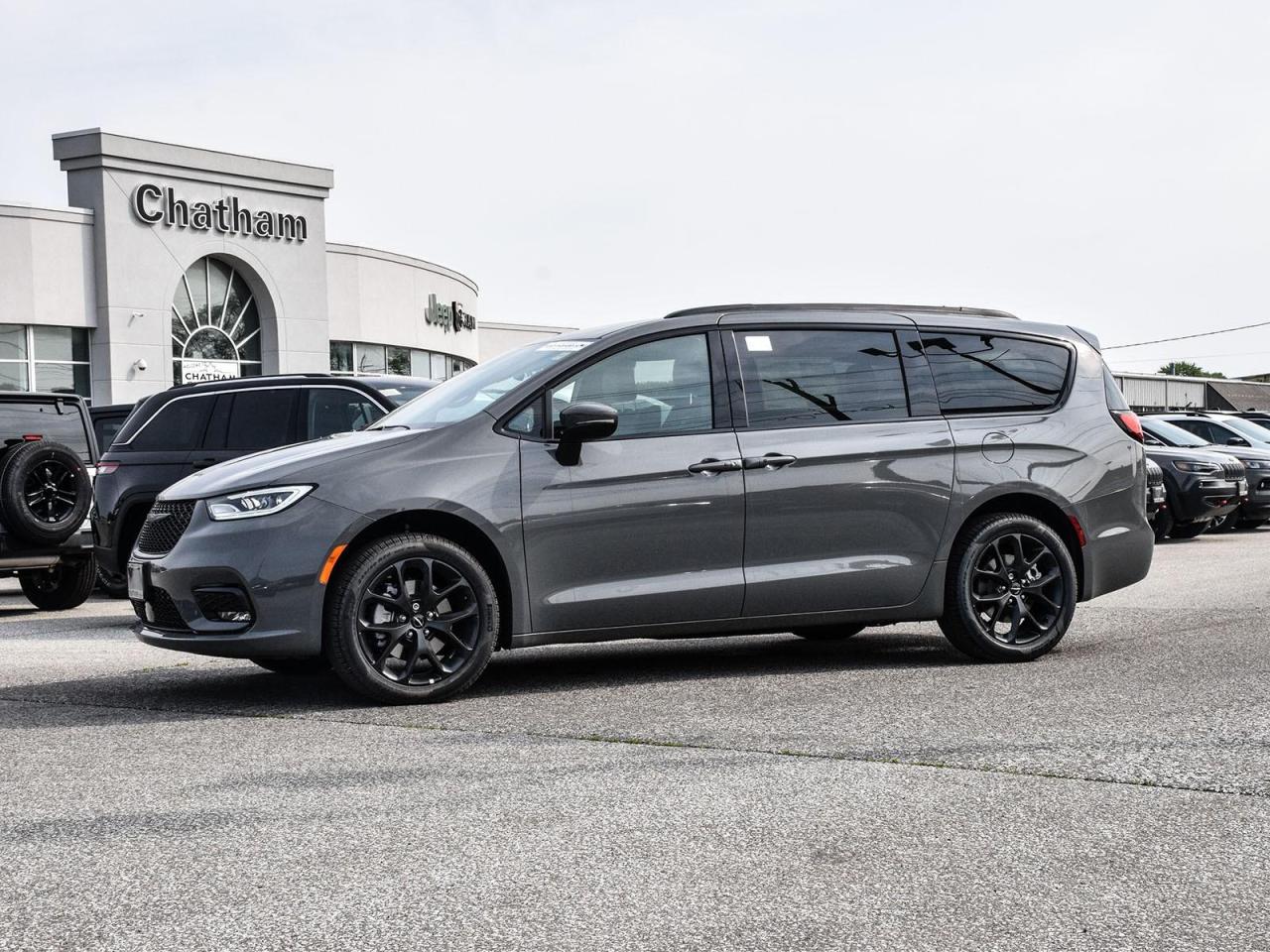 New 2023 Chrysler Pacifica Touring-L for sale in Chatham, ON