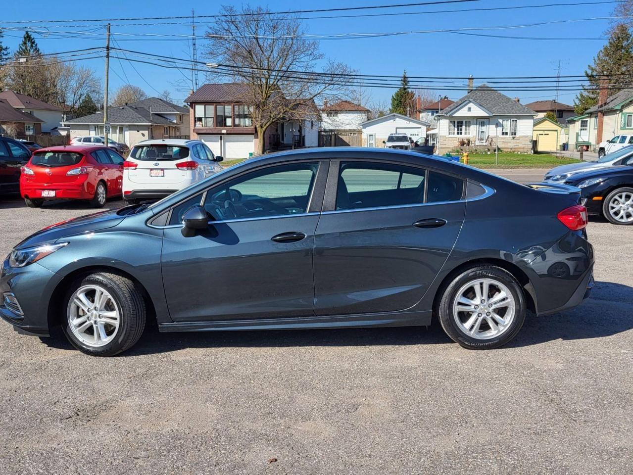 2017 Chevrolet Cruze 2LT Photo2