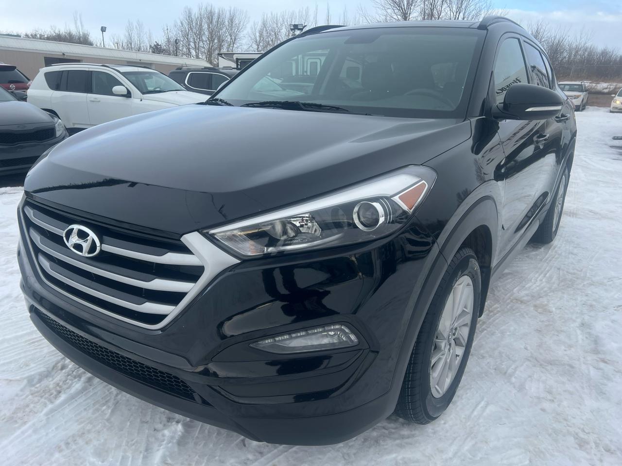 2017 Hyundai Tucson AWD / SE / Leather / Pano / Lane Assist / Remote + - Photo #1