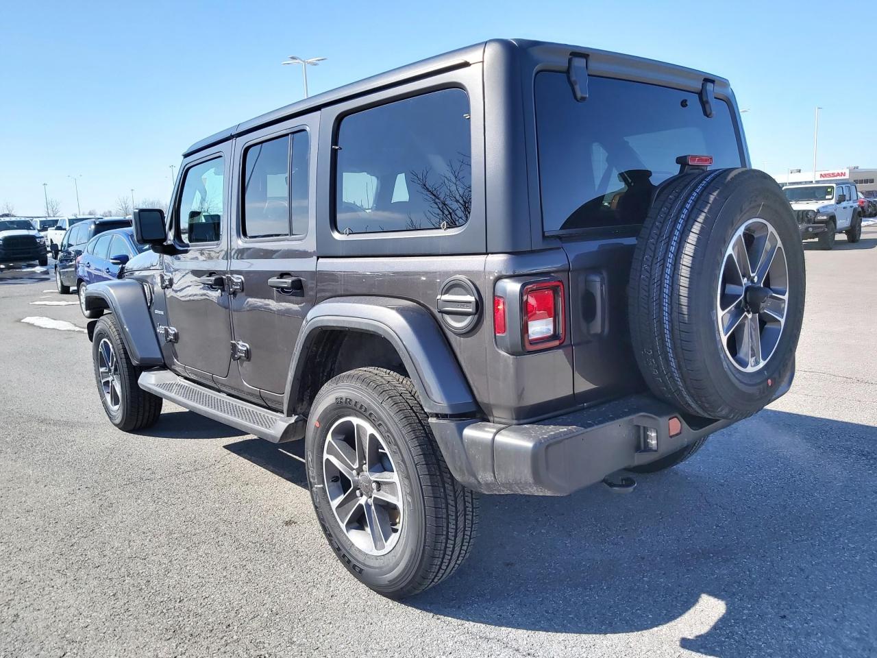 2023 Jeep Wrangler Sahara Photo4