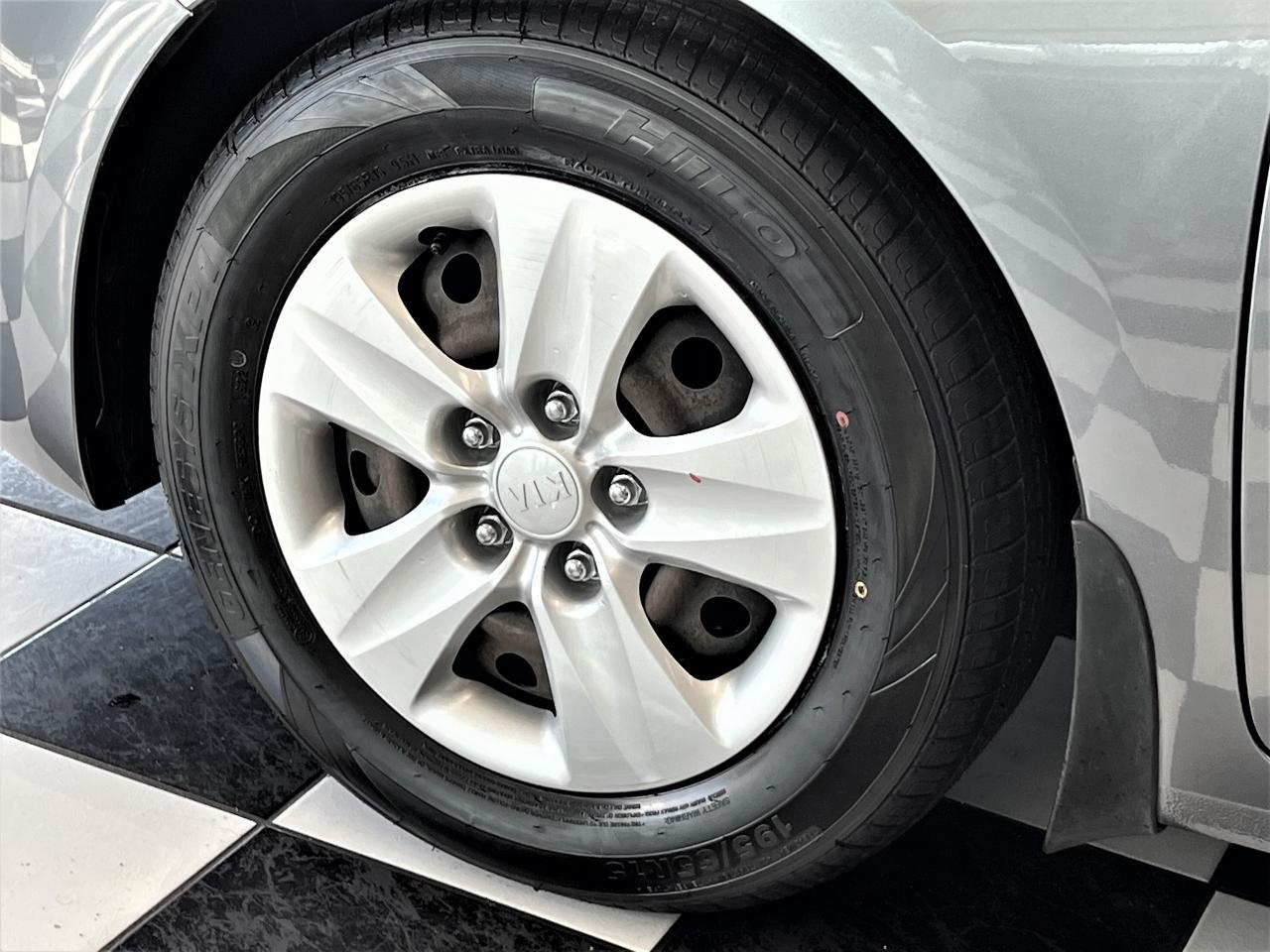 2017 Kia Forte LX+New Tires+A/C+Bluetooth Photo104