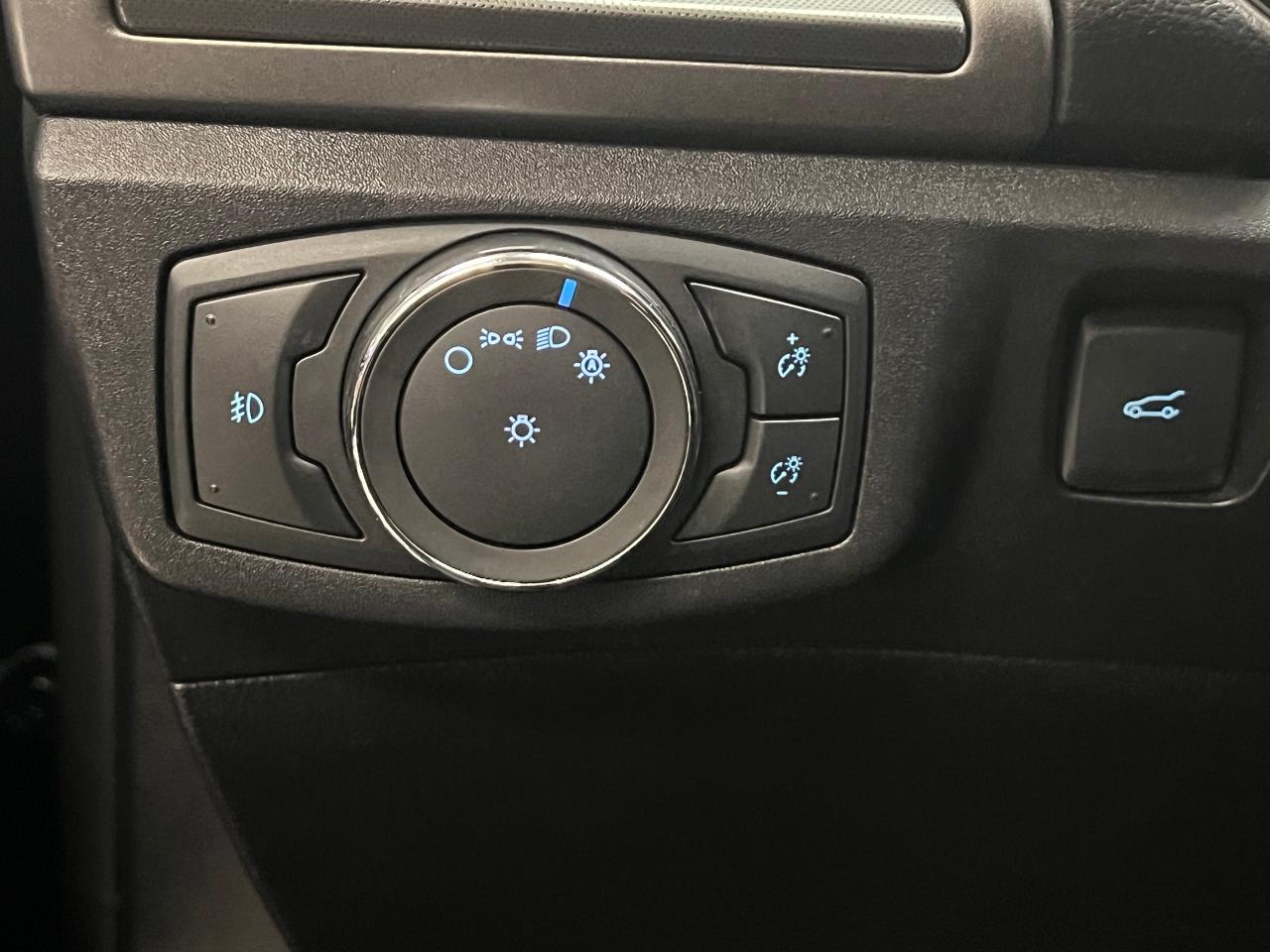 2017 Ford Fusion SE+ApplePlay+Heated Seats+Camera+CLEAN CARFAX Photo46