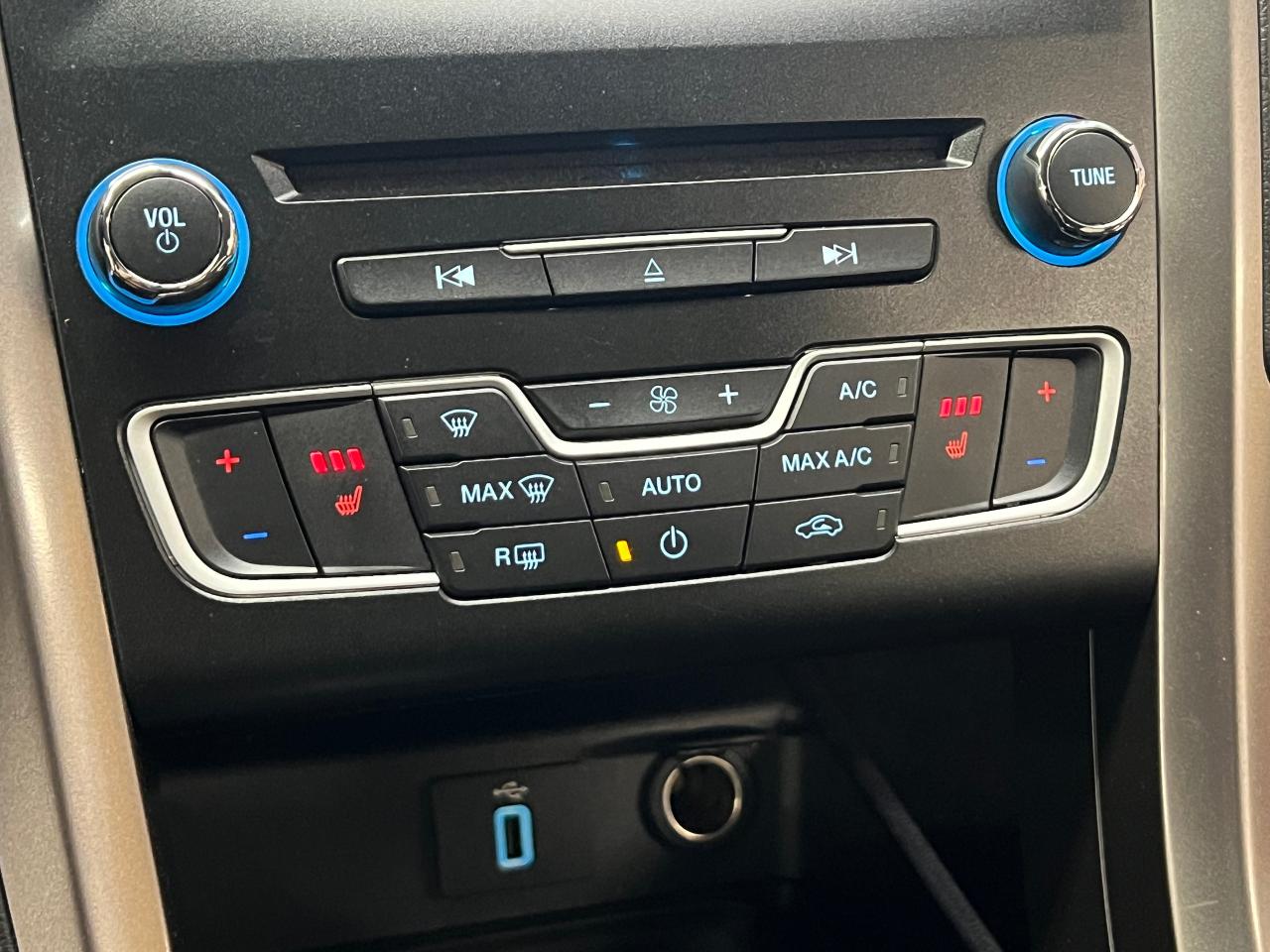 2017 Ford Fusion SE+ApplePlay+Heated Seats+Camera+CLEAN CARFAX Photo92