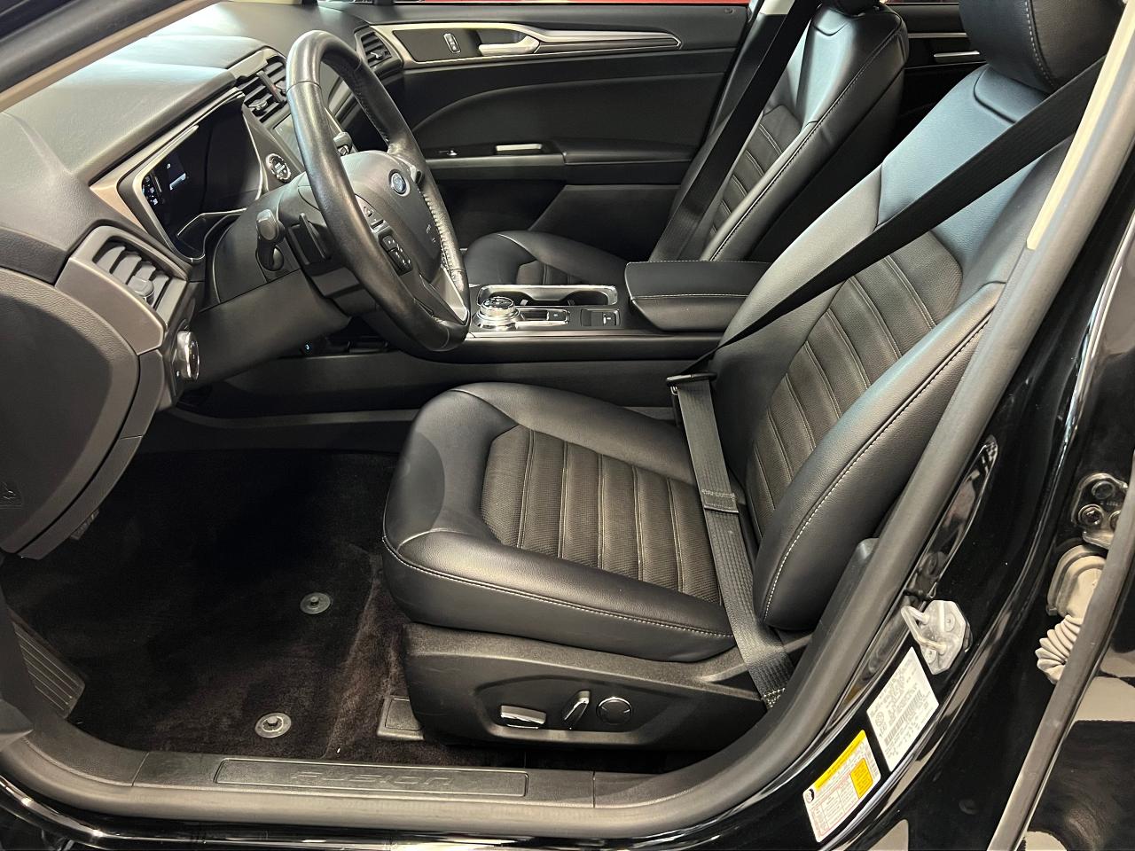 2017 Ford Fusion SE+ApplePlay+Heated Seats+Camera+CLEAN CARFAX Photo19