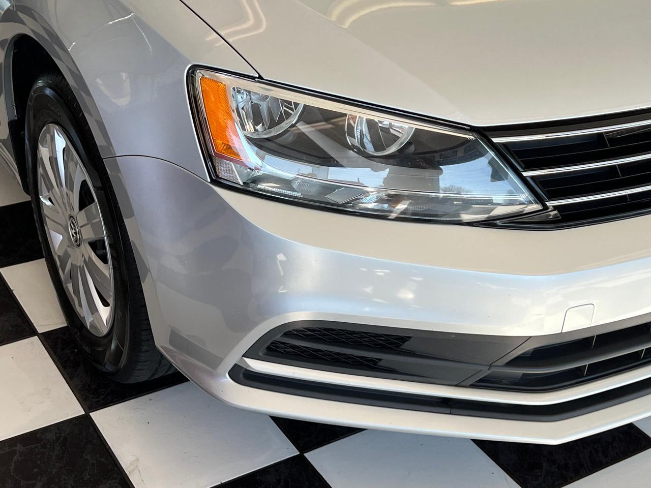 2016 Volkswagen Jetta Trendline+New Brakes+CAM+Heated Seats+CLEAN CARFAX Photo90