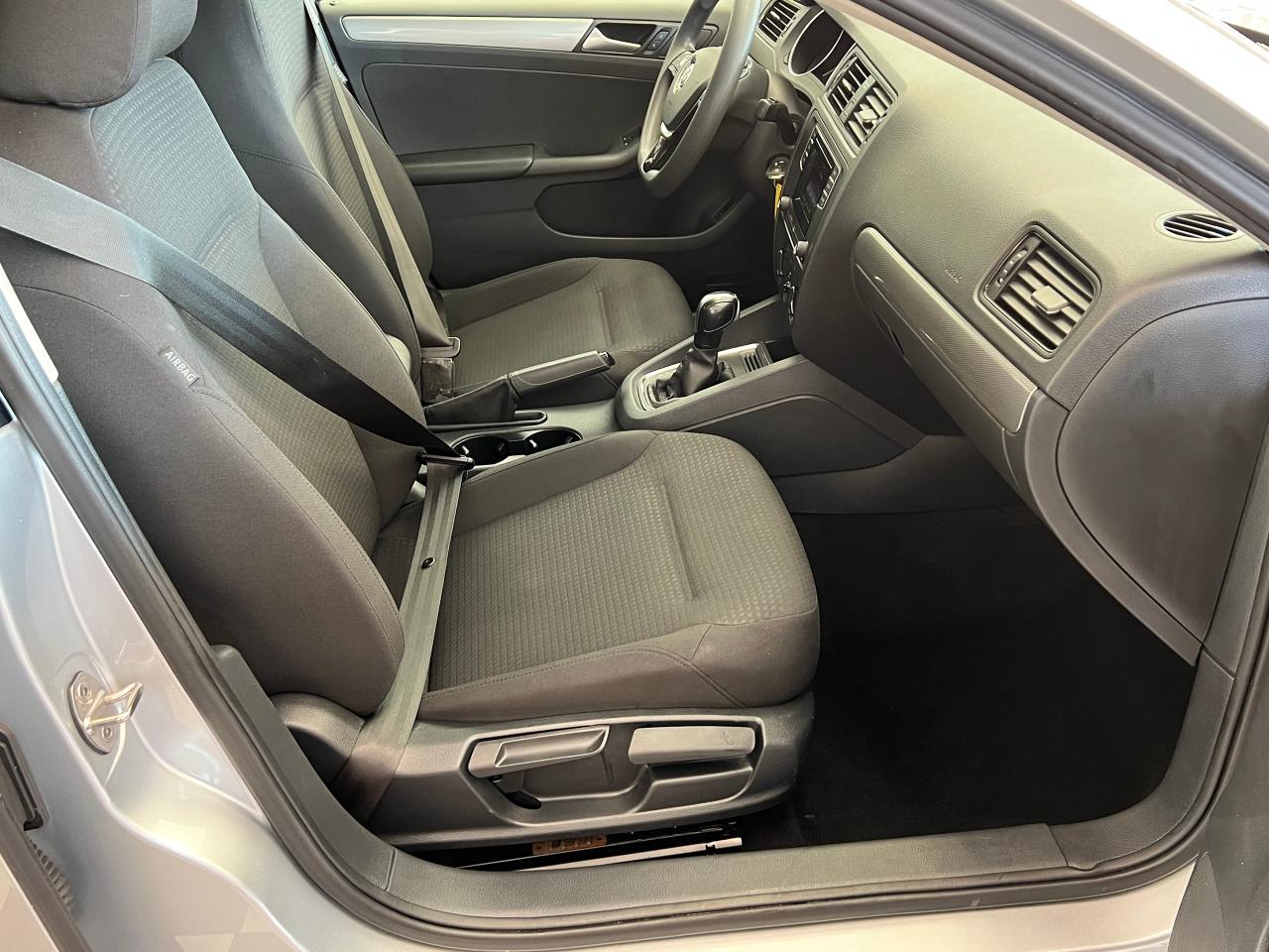 2016 Volkswagen Jetta Trendline+New Brakes+CAM+Heated Seats+CLEAN CARFAX - Photo #22