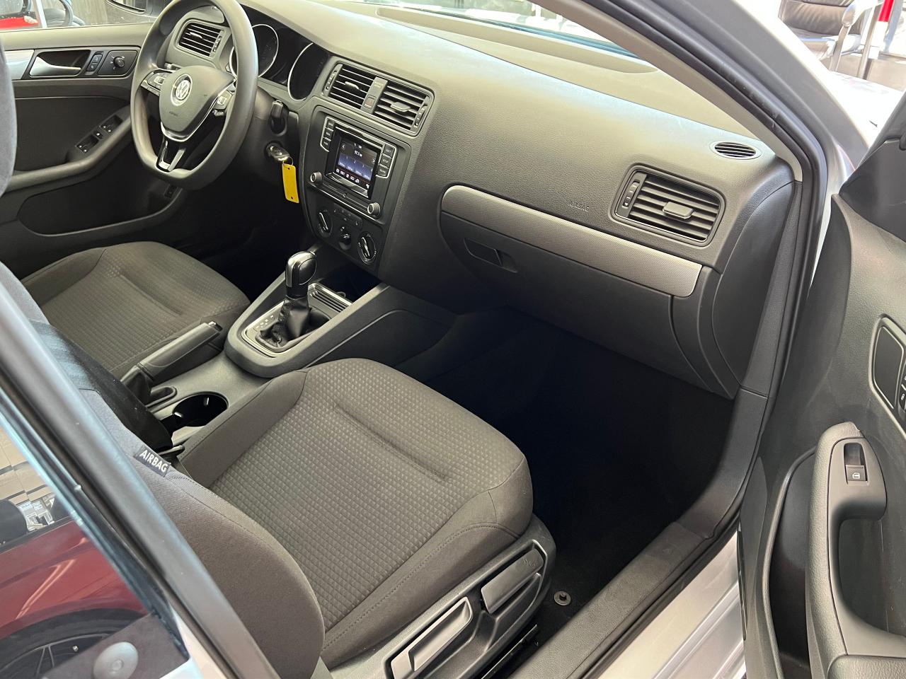 2016 Volkswagen Jetta Trendline+New Brakes+CAM+Heated Seats+CLEAN CARFAX - Photo #21