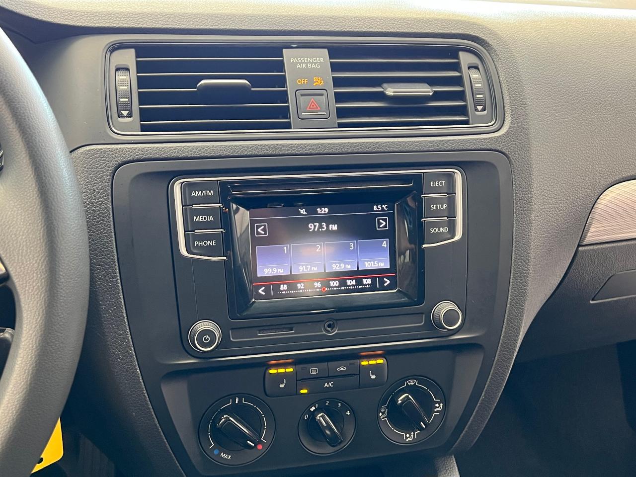 2016 Volkswagen Jetta Trendline+New Brakes+CAM+Heated Seats+CLEAN CARFAX - Photo #10