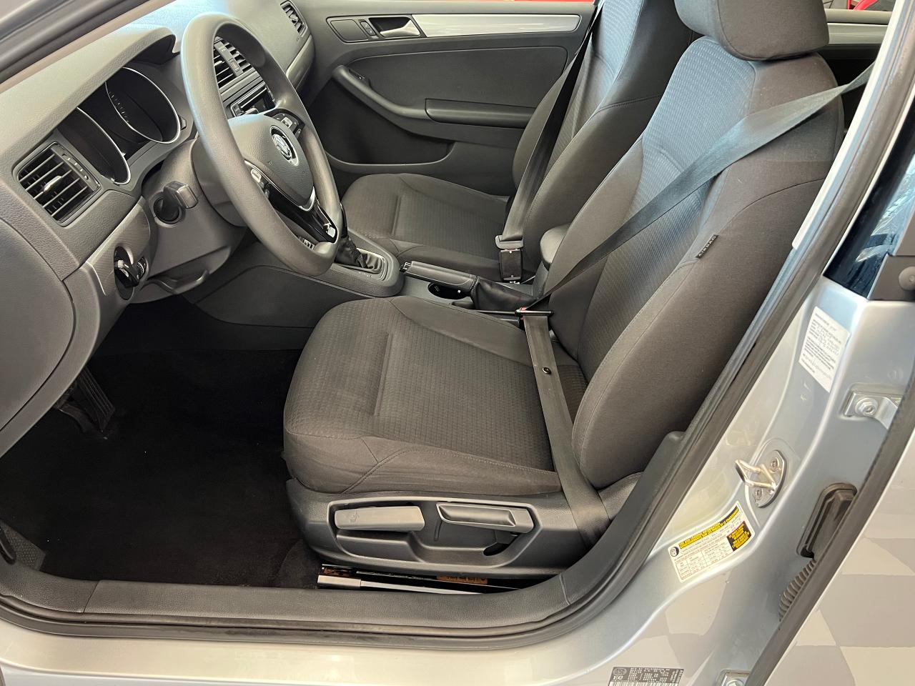 2016 Volkswagen Jetta Trendline+New Brakes+CAM+Heated Seats+CLEAN CARFAX - Photo #19