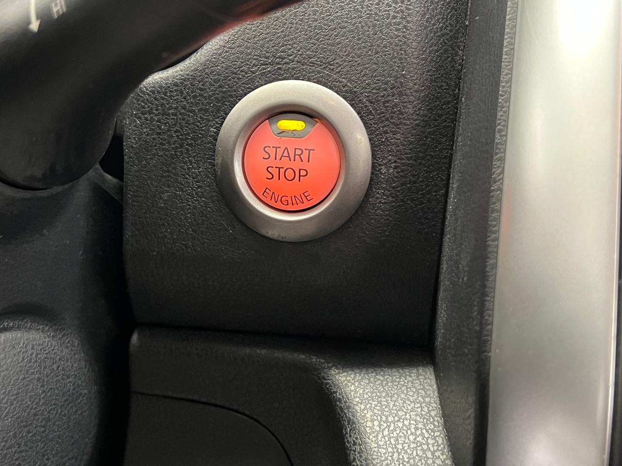 2014 Nissan Versa Note SL+Camera+Heated Seats+New Brakes+CLEAN CARFAX Photo39