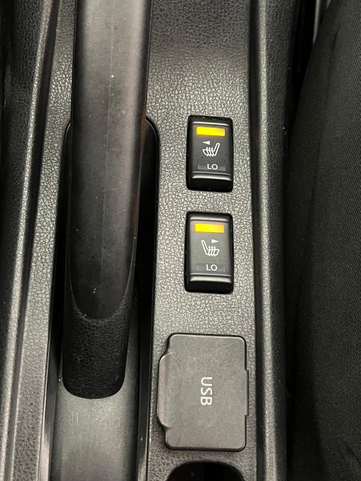 2014 Nissan Versa Note SL+Camera+Heated Seats+New Brakes+CLEAN CARFAX - Photo #32