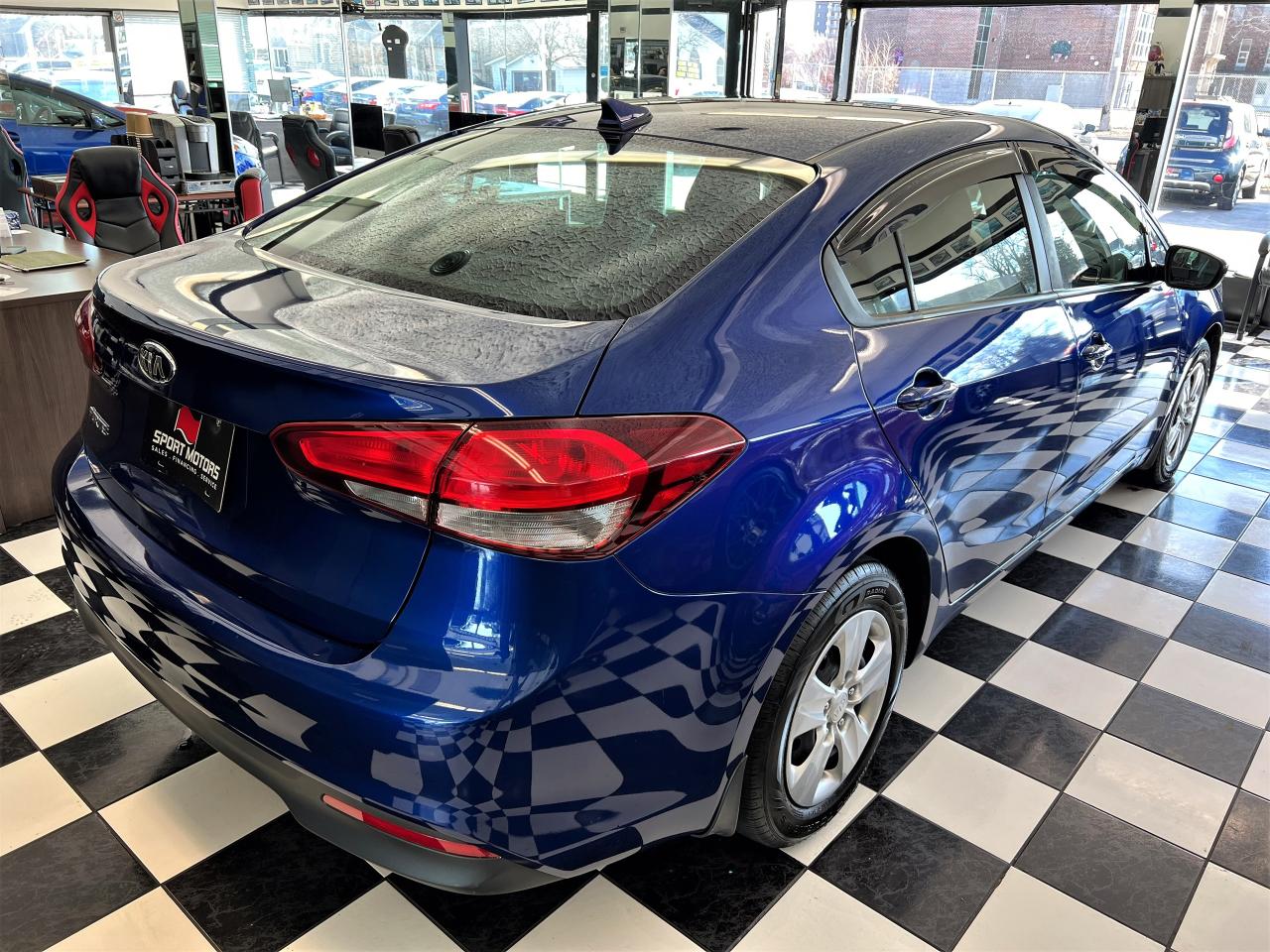 2017 Kia Forte LX+ApplePlay+Heated Seats+Camera+CLEAN CARFAX - Photo #4