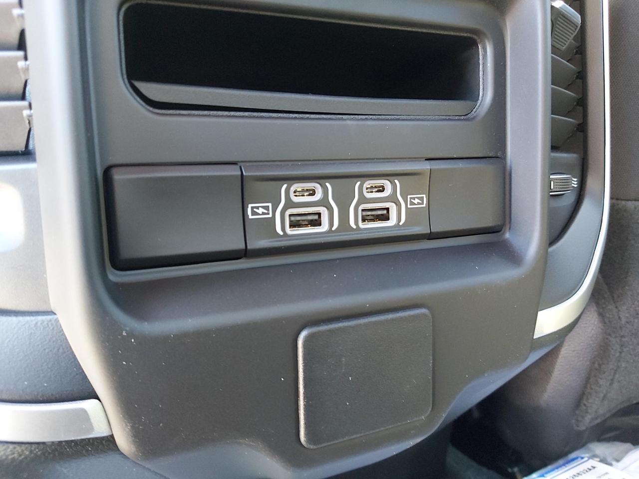 2023 RAM 3500 Big Horn Photo