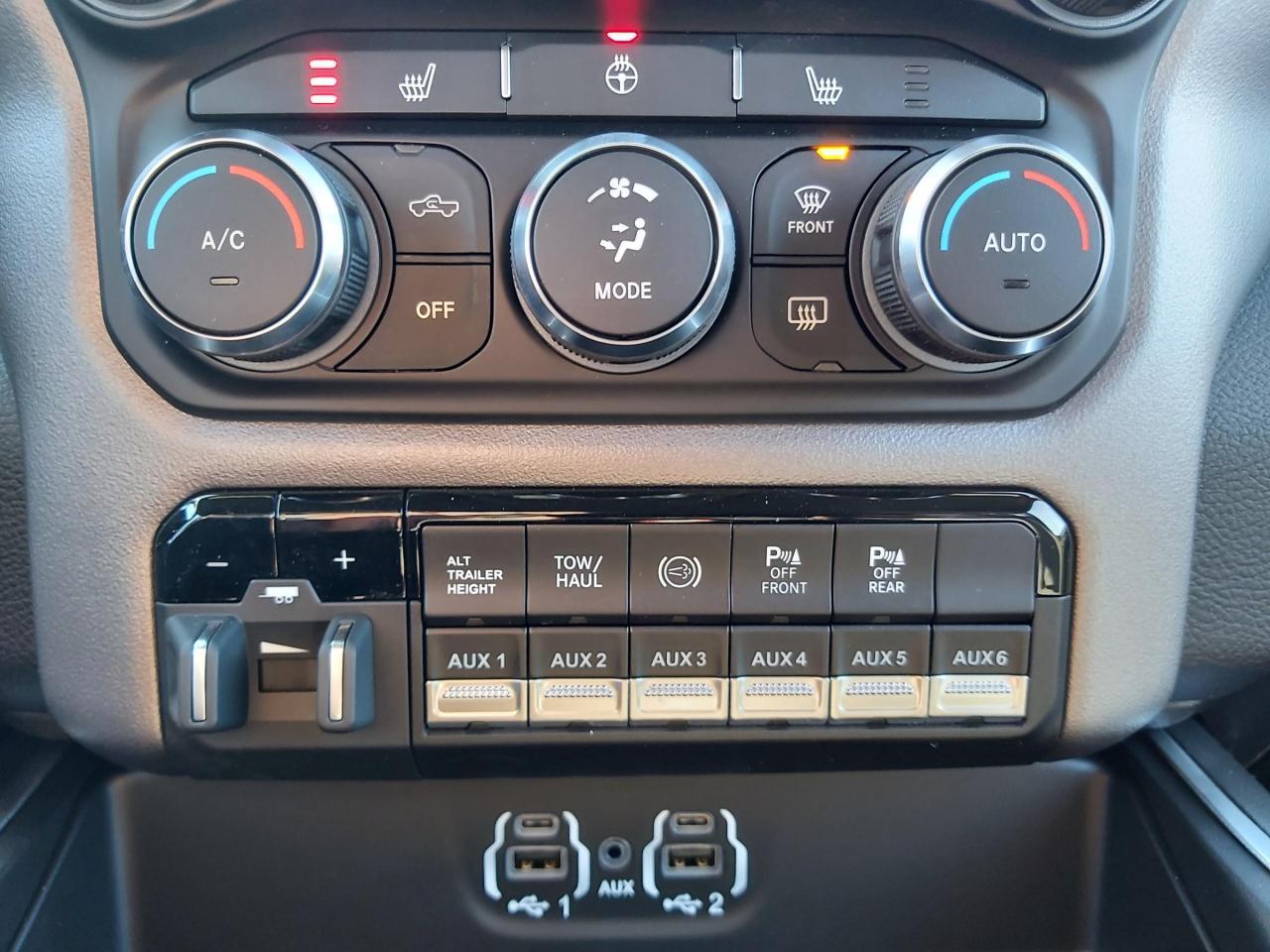 2023 RAM 3500 Big Horn Photo