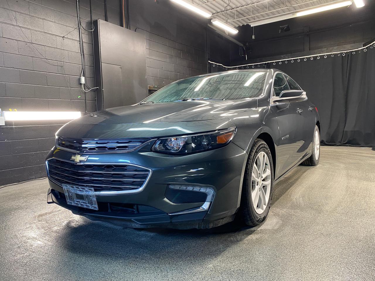 2017 Chevrolet Malibu LT / No Accidents / Remote Start - Photo #1