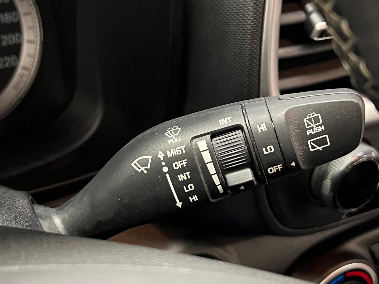 2020 Hyundai Venue Trend+ApplePlay+Roof+Heated Steering+CLEAN CARFAX Photo45