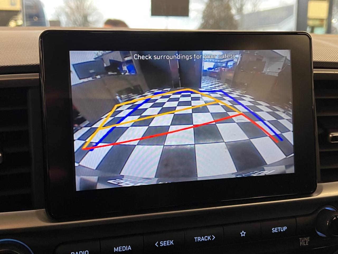 2020 Hyundai Venue Trend+ApplePlay+Roof+Heated Steering+CLEAN CARFAX - Photo #11