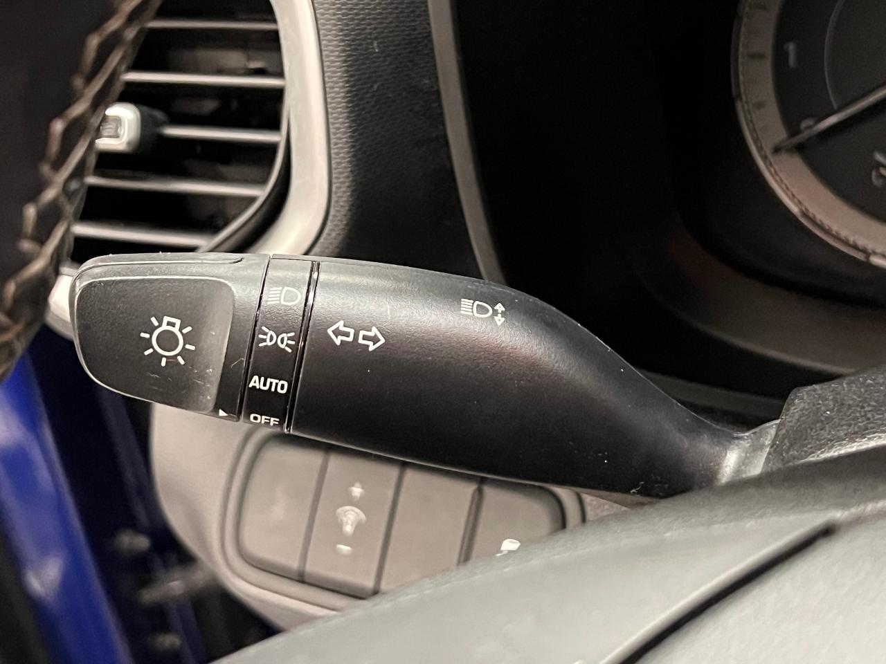 2020 Hyundai Venue Trend+ApplePlay+Roof+Heated Steering+CLEAN CARFAX Photo108