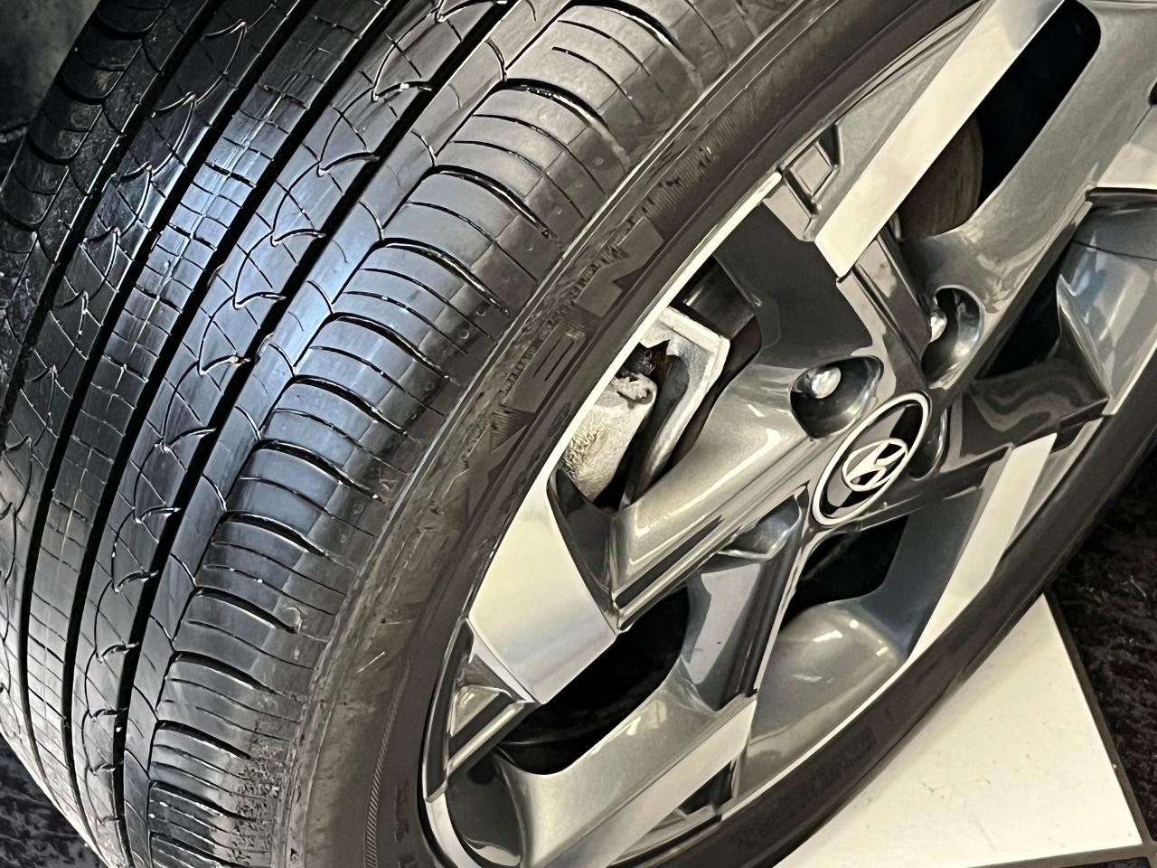 2020 Hyundai Venue Trend+ApplePlay+Roof+Heated Steering+CLEAN CARFAX Photo75