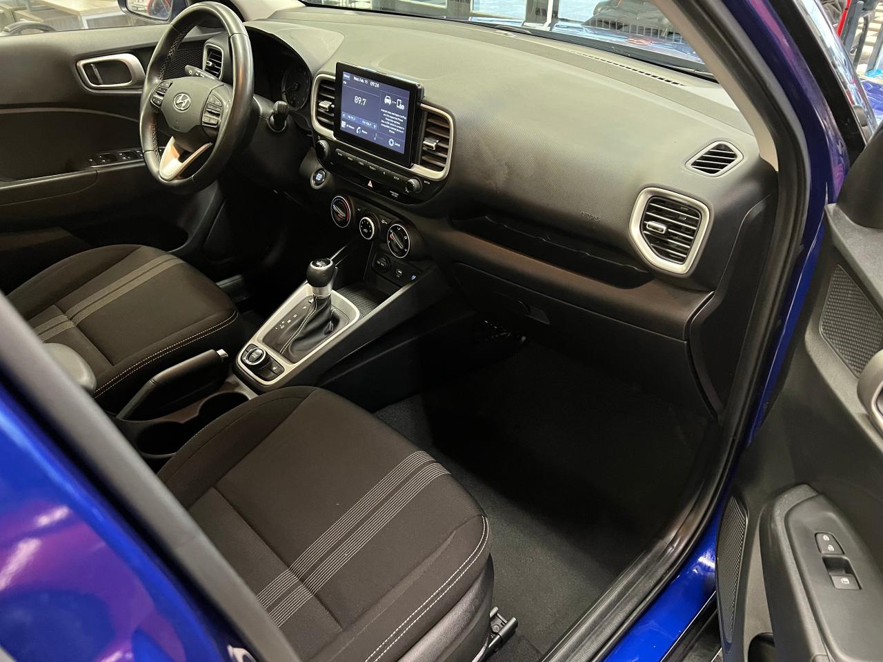 2020 Hyundai Venue Trend+ApplePlay+Roof+Heated Steering+CLEAN CARFAX Photo22