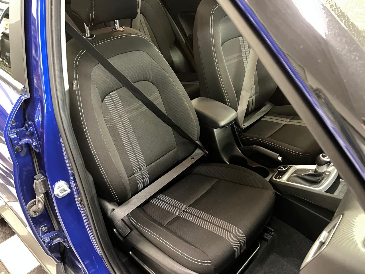 2020 Hyundai Venue Trend+ApplePlay+Roof+Heated Steering+CLEAN CARFAX Photo24