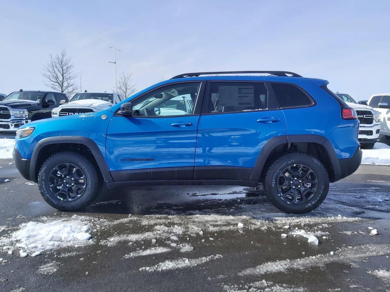 2023 Jeep Cherokee Trailhawk Photo3