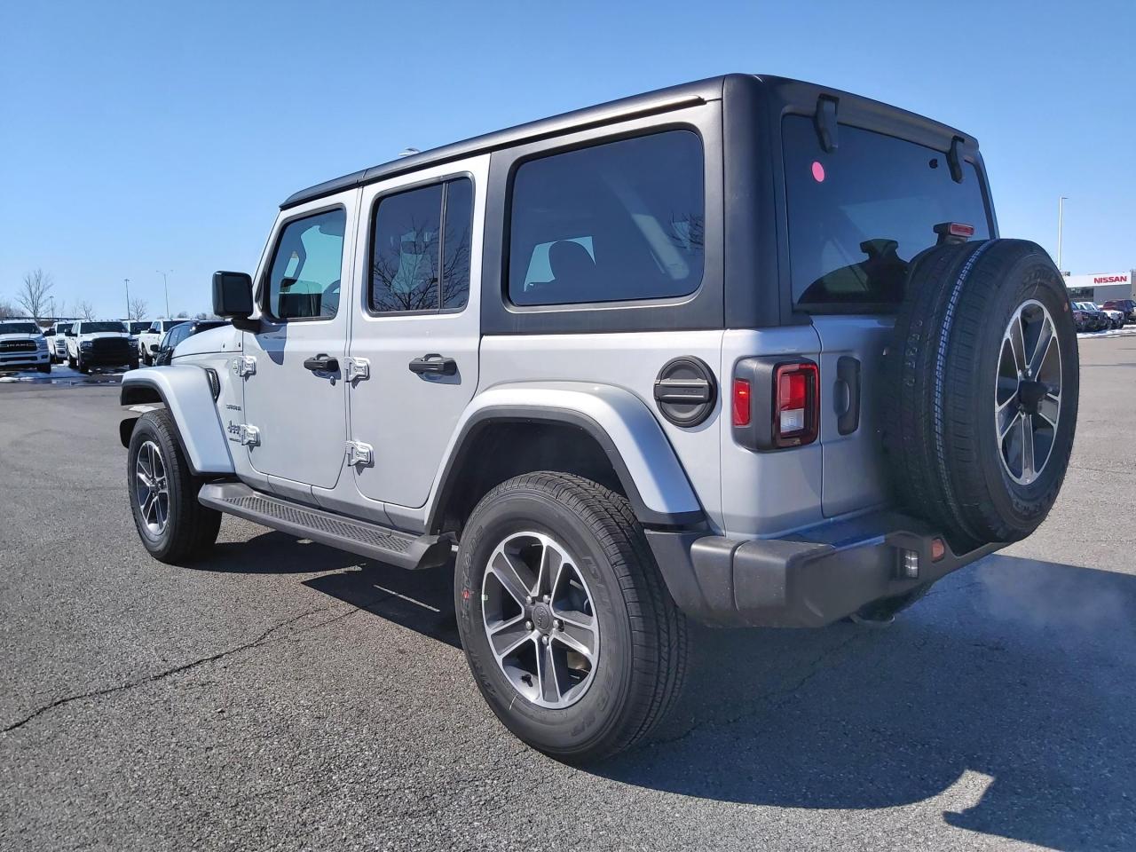 2023 Jeep Wrangler Sahara Photo4