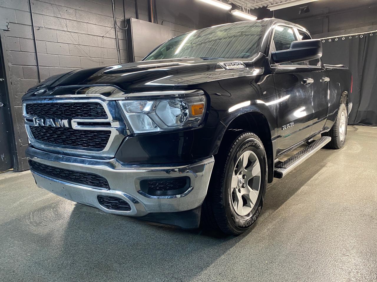 2019 RAM 1500 Tradesman 4X4 / 5.7L Hemi / Running Boards - Photo #1