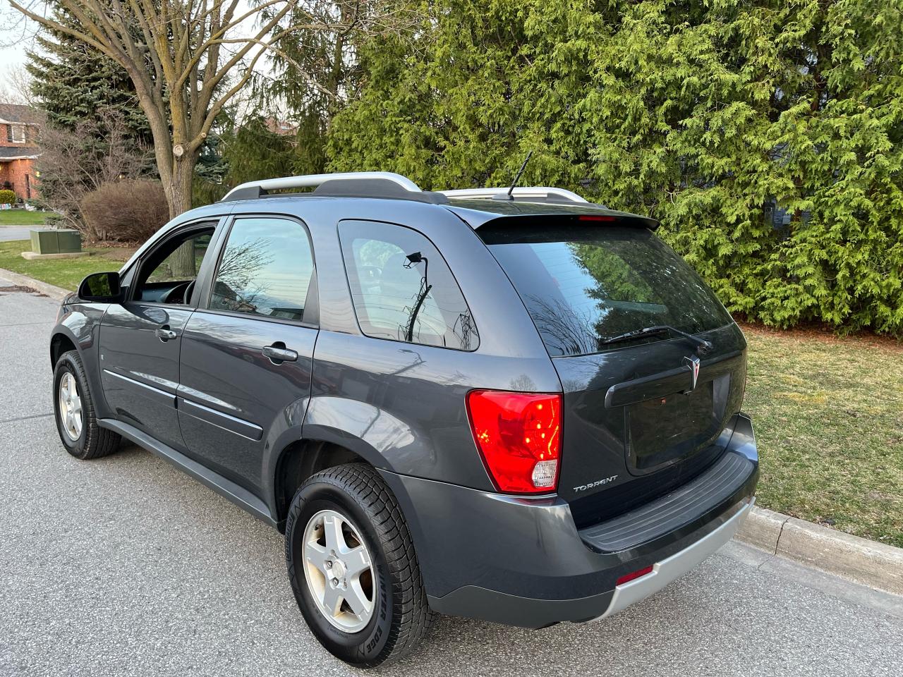 2009 Pontiac Torrent FWD 5DR.-YES,....ONLY 116,341KMS! 1 LOCAL OWNER!! - Photo #5