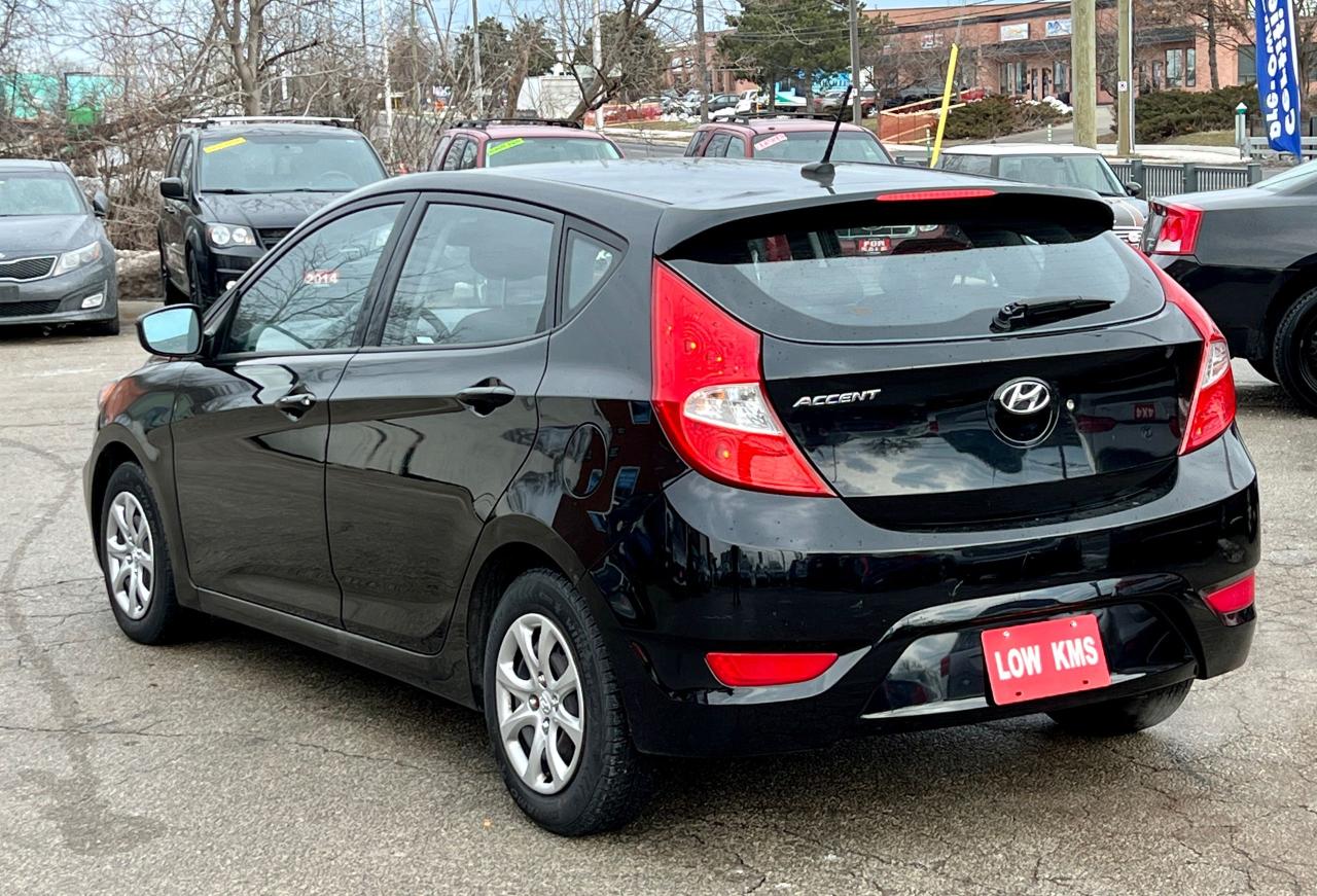2012 Hyundai Accent GL - Photo #4