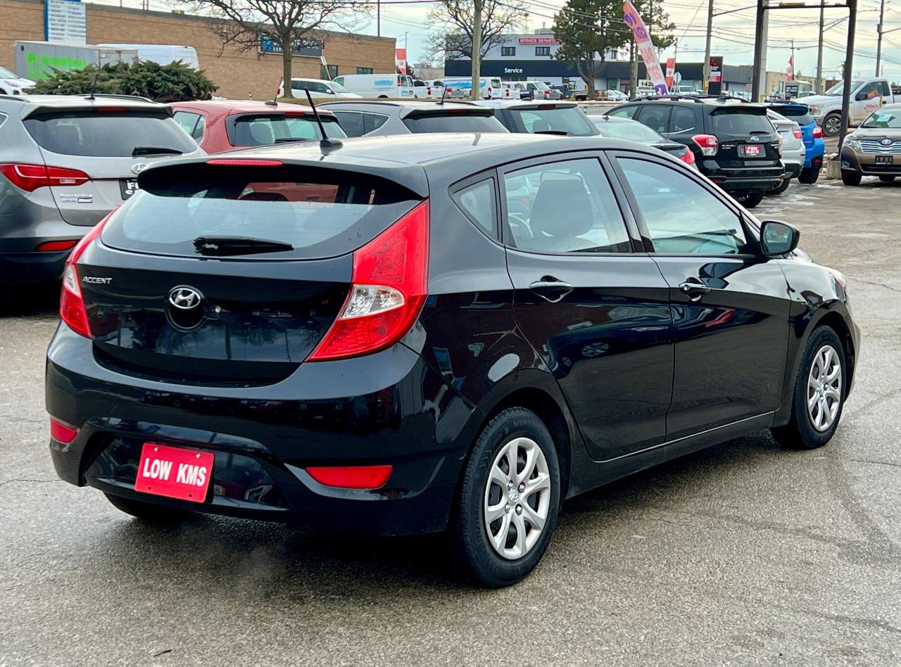 2012 Hyundai Accent GL Photo4