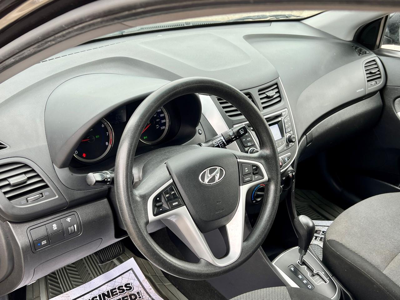 2012 Hyundai Accent GL - Photo #11